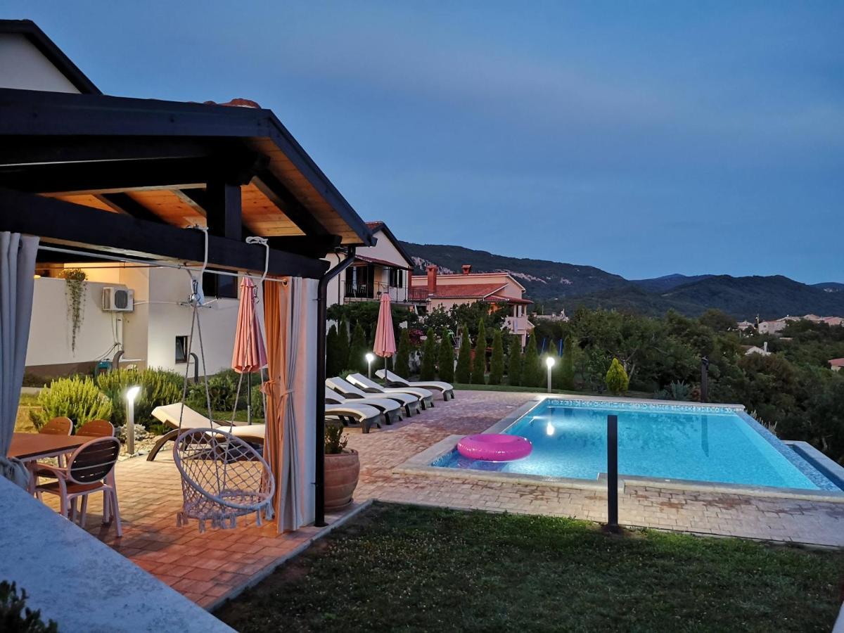 Home Andrea With Infinity Salty Pool Roč Εξωτερικό φωτογραφία