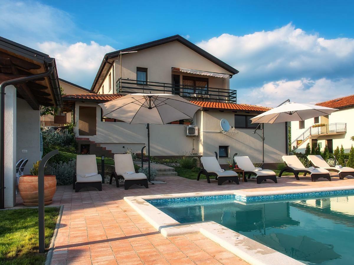 Home Andrea With Infinity Salty Pool Roč Εξωτερικό φωτογραφία