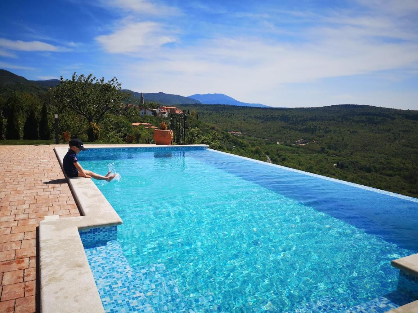 Home Andrea With Infinity Salty Pool Roč Εξωτερικό φωτογραφία
