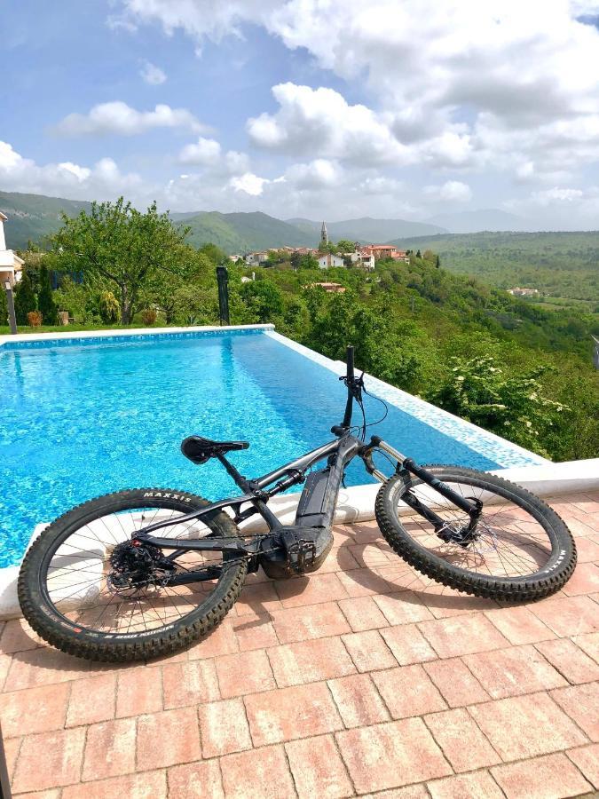 Home Andrea With Infinity Salty Pool Roč Εξωτερικό φωτογραφία